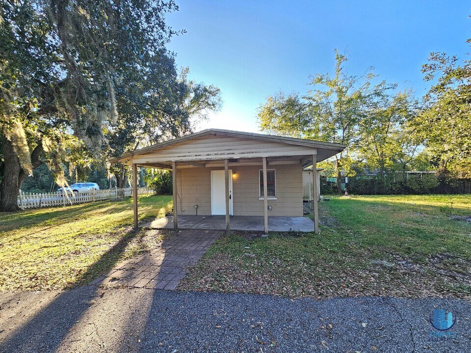 1325 Mann Rd in Lakeland, FL - Building Photo