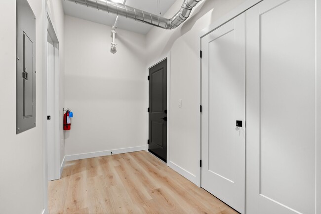 266 E Michigan Ave, Unit 302 in Kalamazoo, MI - Building Photo - Building Photo