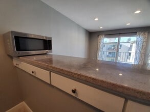 930 Peninsula Ave in San Mateo, CA - Building Photo - Building Photo