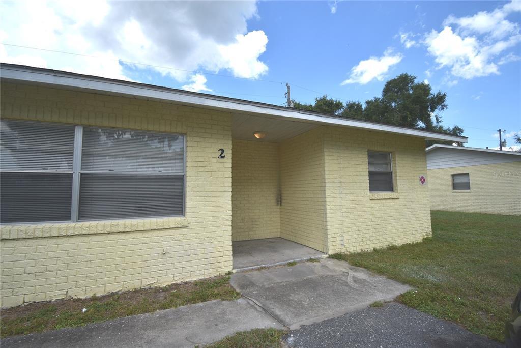 1587 C 470 C in Lake Panasoffkee, FL - Building Photo