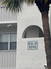 8590 Sunrise Lakes Blvd in Sunrise, FL - Building Photo - Building Photo