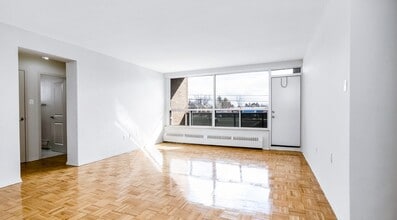 1219 Dundas St W in Mississauga, ON - Building Photo - Building Photo