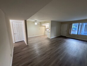 515 E Elmwood Ave in Burbank, CA - Building Photo - Building Photo