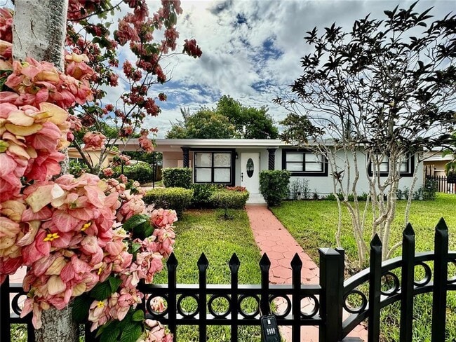 property at 1783 Lauderdale Manor Dr
