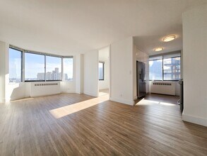 1735 York Ave in New York, NY - Building Photo - Building Photo