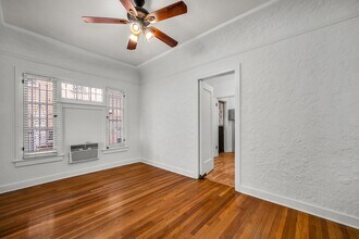 1115 Queen Anne Pl in Los Angeles, CA - Building Photo - Building Photo
