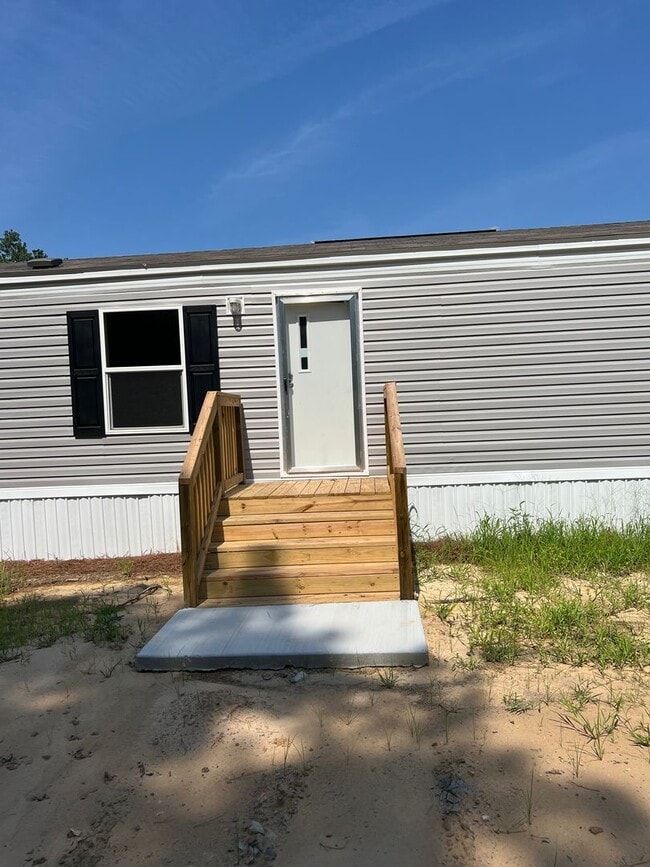 992 Evergreen Dr in Galivants Ferry, SC - Foto de edificio - Building Photo