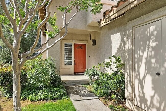 1092 Amberton Ln in Thousand Oaks, CA - Foto de edificio - Building Photo