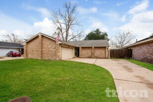 16230 Rancho Blanco Dr in Houston, TX - Building Photo
