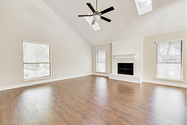 13830 Hollowgreen Dr in Houston, TX - Building Photo - Building Photo