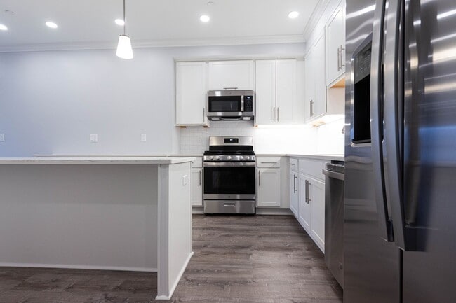 120 Kenrick St in Boston, MA - Building Photo - Building Photo