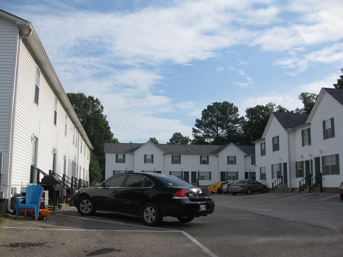 Lakeside Townhouses in Lexington, TN - Building Photo