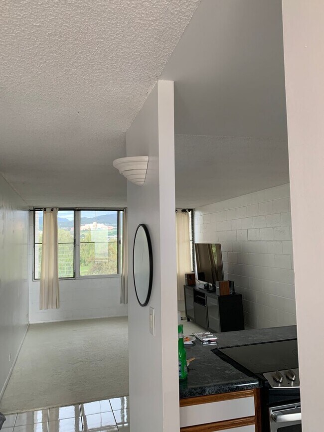 5122 Likini St in Honolulu, HI - Building Photo - Building Photo