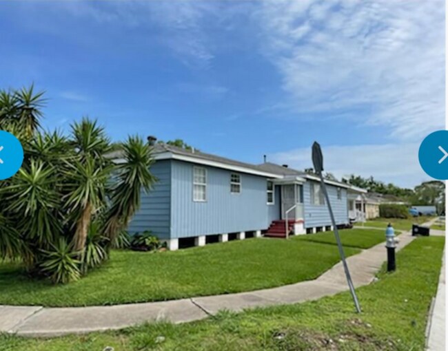 8003 W Laverne St in New Orleans, LA - Building Photo - Building Photo