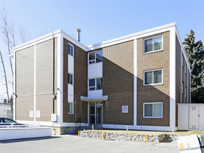 2006 Urquhart Rd NW in Calgary, AB - Building Photo - Building Photo