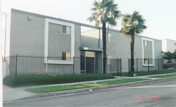 Hoover Apartments in Gardena, CA - Foto de edificio