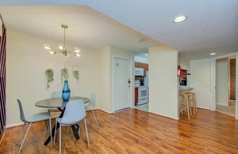 8415 Hearth Dr in Houston, TX - Building Photo - Building Photo