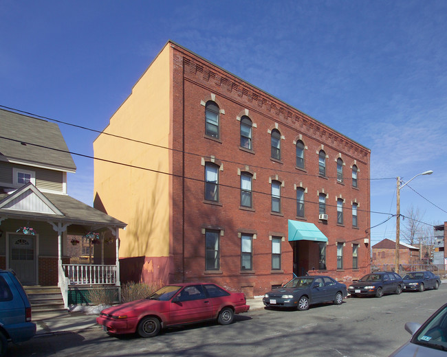 181 Clemente St in Holyoke, MA - Foto de edificio - Building Photo