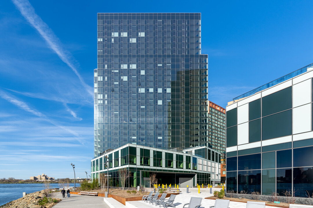 Halletts Point in Astoria, NY - Building Photo