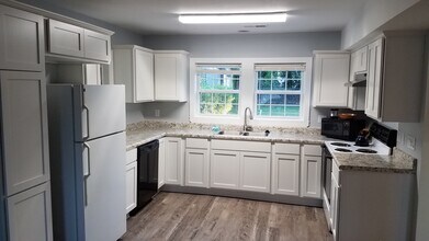 229 Monterey Dr, Unit B in Wilmington, NC - Building Photo - Building Photo