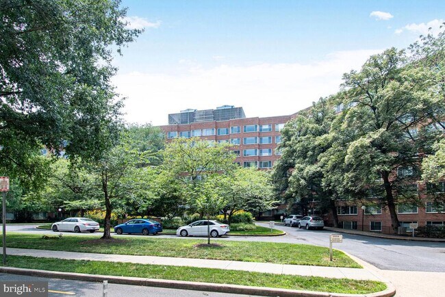 4000 Tunlaw Rd NW in Washington, DC - Building Photo - Building Photo