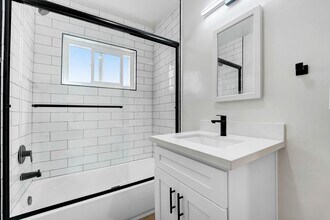 1231 12th St in Santa Monica in Santa Monica, CA - Building Photo - Building Photo