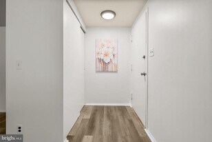 435 Christopher Ave in Montgomery Village, MD - Building Photo