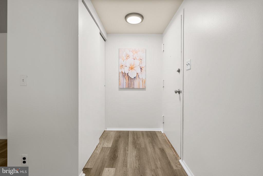 435 Christopher Ave in Montgomery Village, MD - Building Photo