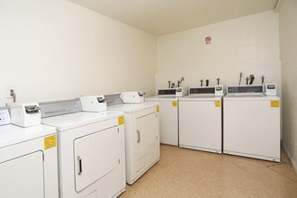 Terrace Pointe Apartments in Van Nuys, CA - Building Photo - Building Photo