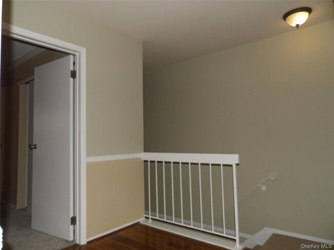 26 Greenmeadow Dr in Babylon, NY - Building Photo - Building Photo