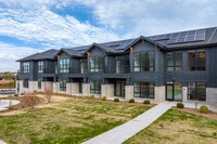 The Broadacre Apartments in Oak Creek, WI - Foto de edificio - Building Photo