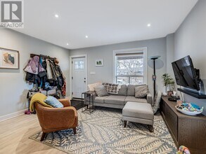 263 Springdale Blvd in Toronto, ON - Building Photo - Building Photo