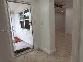 11840 SW 81st Rd in Miami, FL - Building Photo - Building Photo