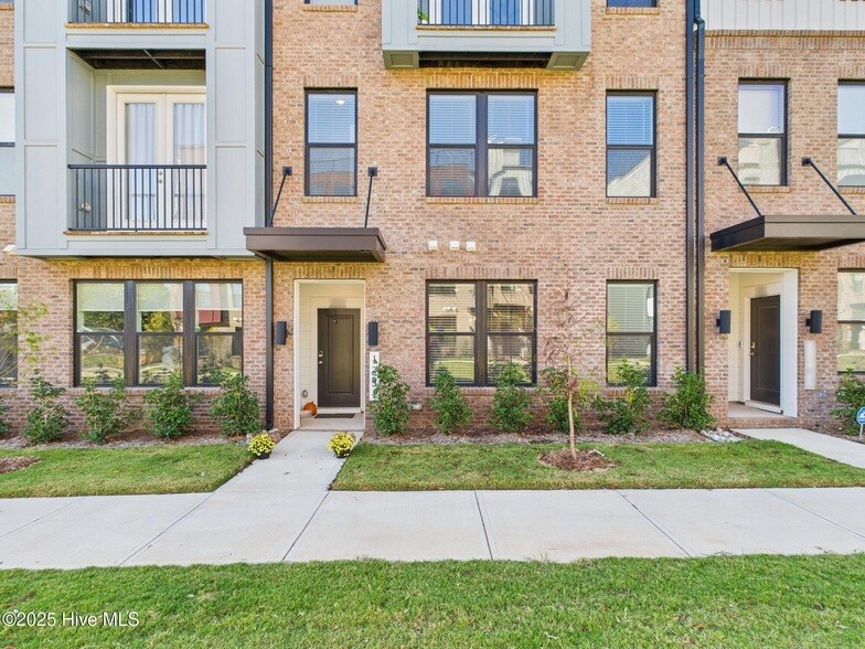 1251 Shaw View Aly, Unit 101 in Raleigh, NC - Building Photo