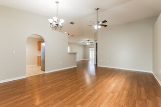 10303 Frog Pond Dr in Riverview, FL - Building Photo - Building Photo