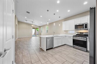 12406 W Northview Ave in Glendale, AZ - Building Photo - Building Photo