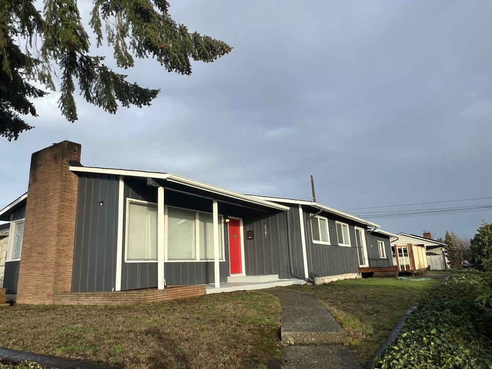 2301 N Winnifred St in Tacoma, WA - Foto de edificio