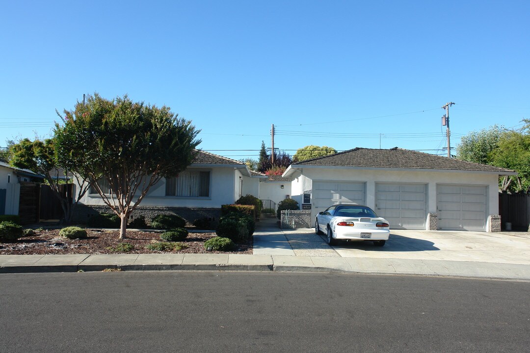 2404 Patricia Dr in Santa Clara, CA - Building Photo