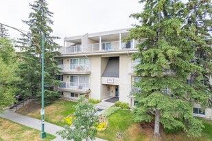 Chelsey Place in Calgary, AB - Building Photo