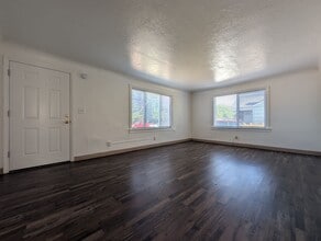 161 19th St in Springfield, OR - Foto de edificio - Building Photo