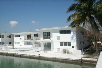 8035-8045 Crespi Blvd in Miami Beach, FL - Building Photo - Building Photo