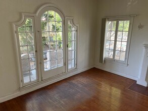 454 N Orange Grove Ave, Unit 456.5 in Los Angeles, CA - Foto de edificio - Building Photo