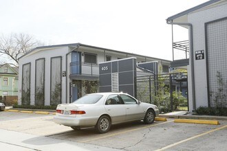 Hawthorne Apartments in Houston, TX - Building Photo - Building Photo