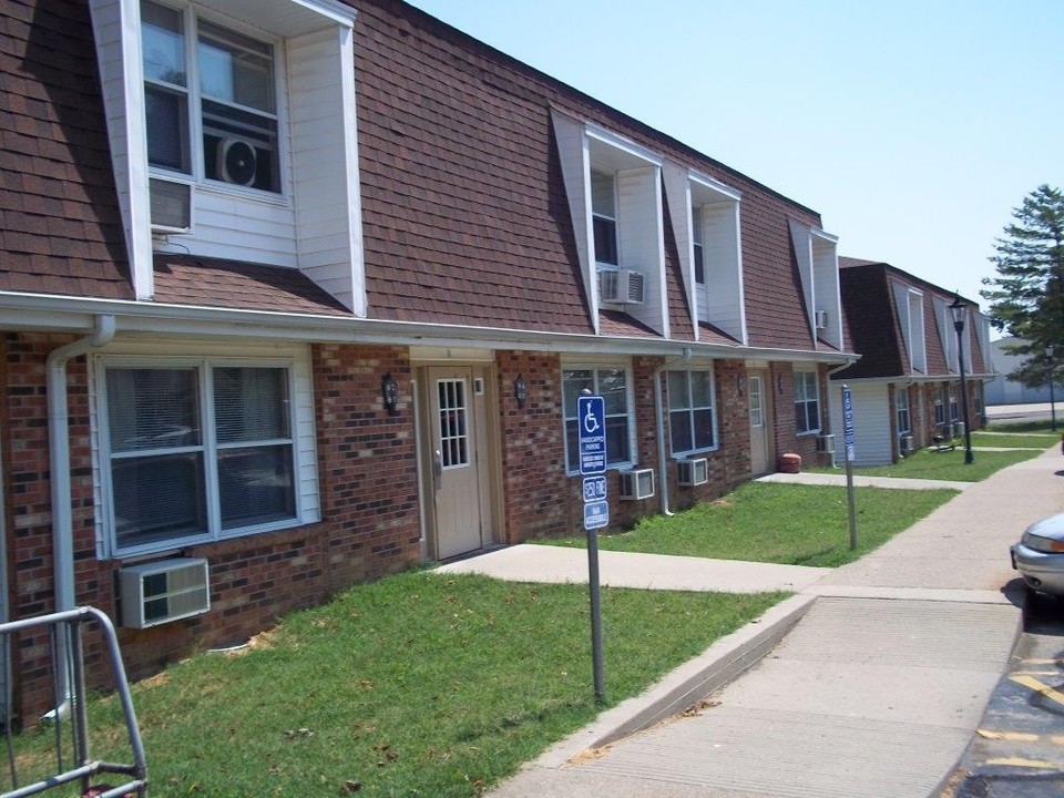 Grayville Parks Apartments in Grayville, IL - Building Photo