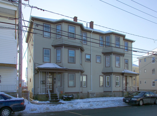 977 Locust St in Fall River, MA - Building Photo - Building Photo