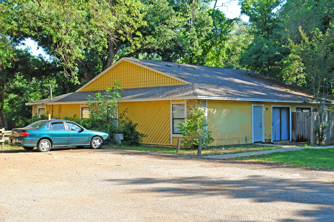 50 Burgess Rd in Pensacola, FL - Building Photo