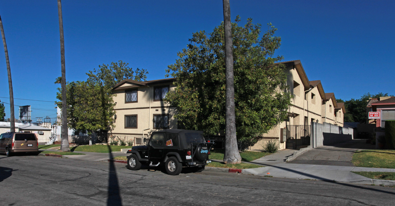 Quinn Manor in Glendale, CA - Building Photo