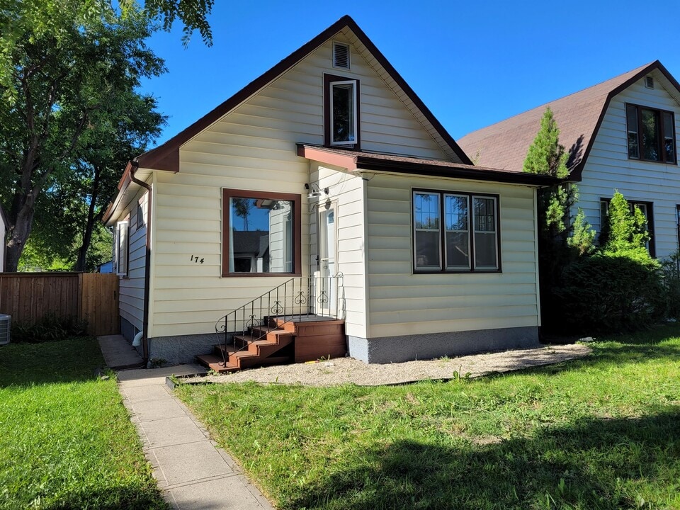 174 Belmont Ave in Winnipeg, MB - Building Photo