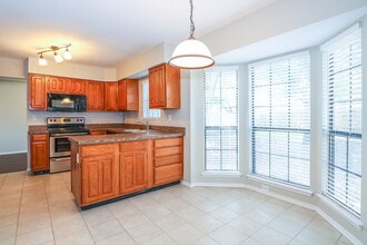 5212 Creek Valley Dr in Arlington, TX - Building Photo - Building Photo