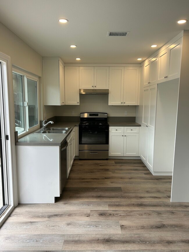 property at 8165 Laguna Ct